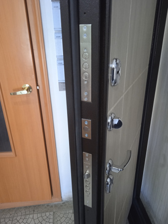 Входная дверь с терморазрывом Страж 3К Тепло Медный антик/ Лиственница крем 960х2050 Правое