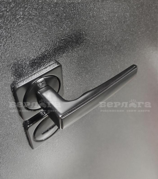 Входная дверь Берлога Ультра Вибек