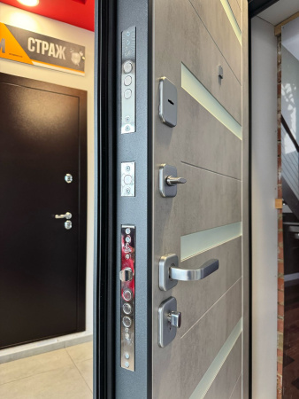 Входная дверь Страж 3К Люкс 4 Графит/ Бетон серый 860х2050 Правое