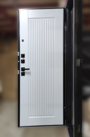 Входная дверь Берлога Ультра Багратион