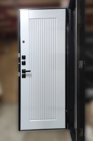 Входная дверь Берлога Ультра Багратион