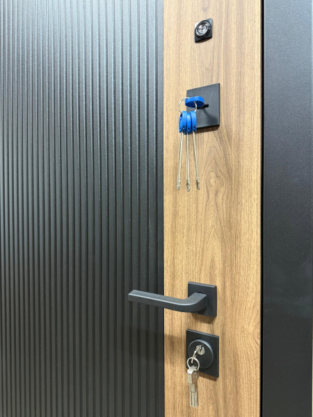 Входная дверь Берлога Тринити УП Энигма